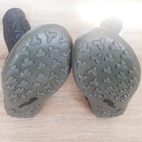 Columbia Minx Slip On Boots / Size 8 Insulated Black Winter Boots - Picture 11 of 12